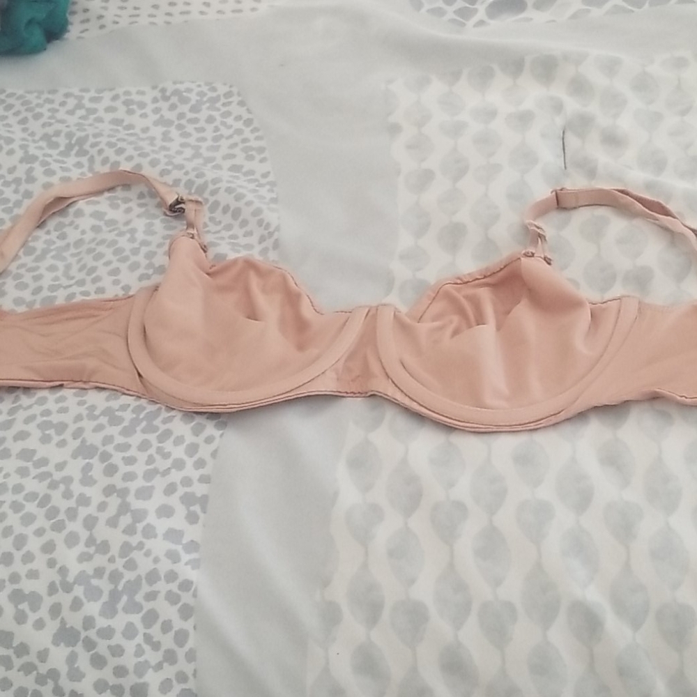 Pink bra - Picture 2 of 3